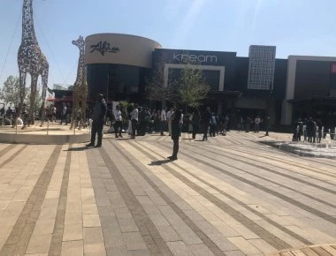 Νότια Αφρική: Άνοιξαν ξανά τα δύο μεγαλύτερα εμπορικά κέντρα - Έιχαν εκκενωθεί εξαιτίας απειλών για βόμβες